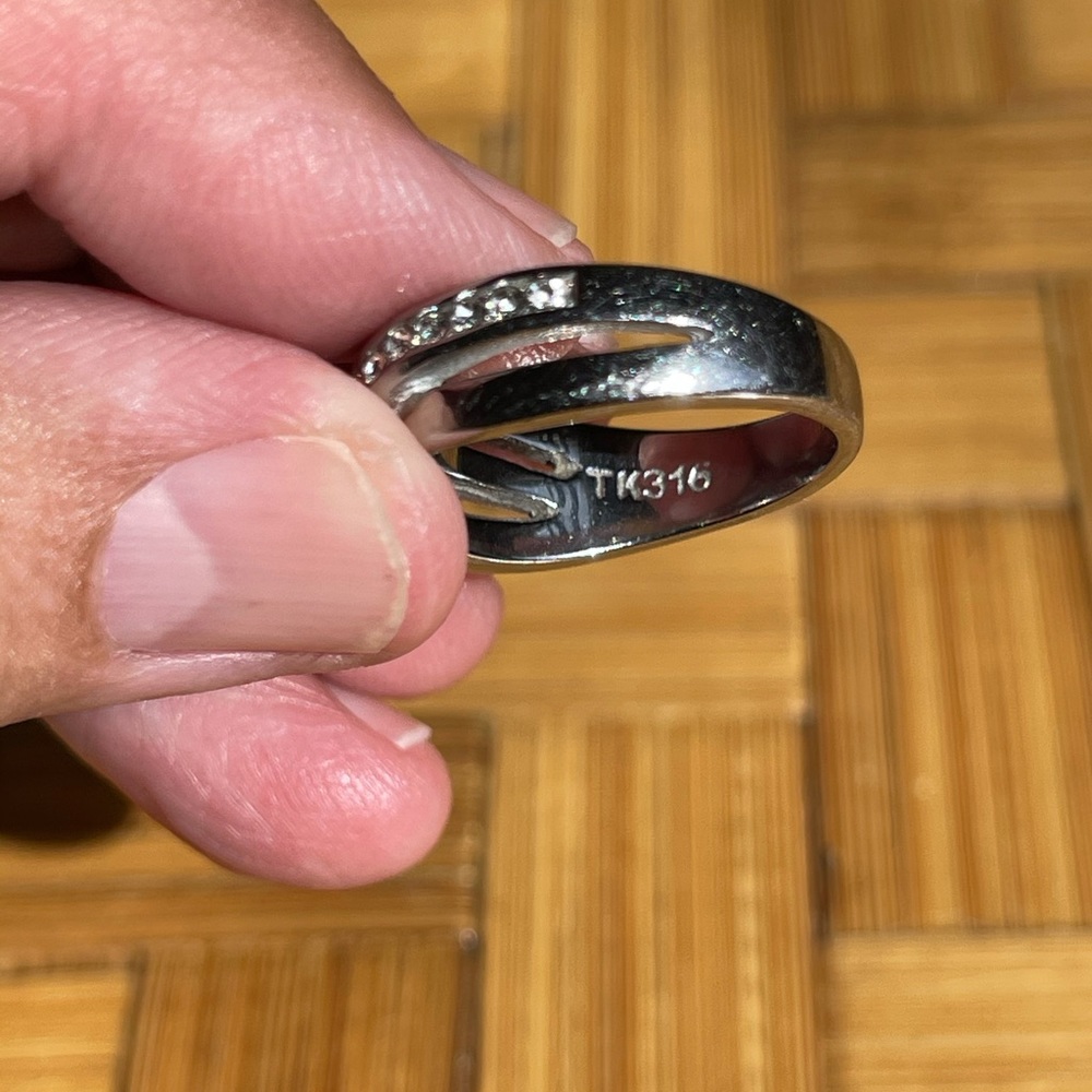 Two shiny stainless steel rings size 8 - Picture 4 of 11